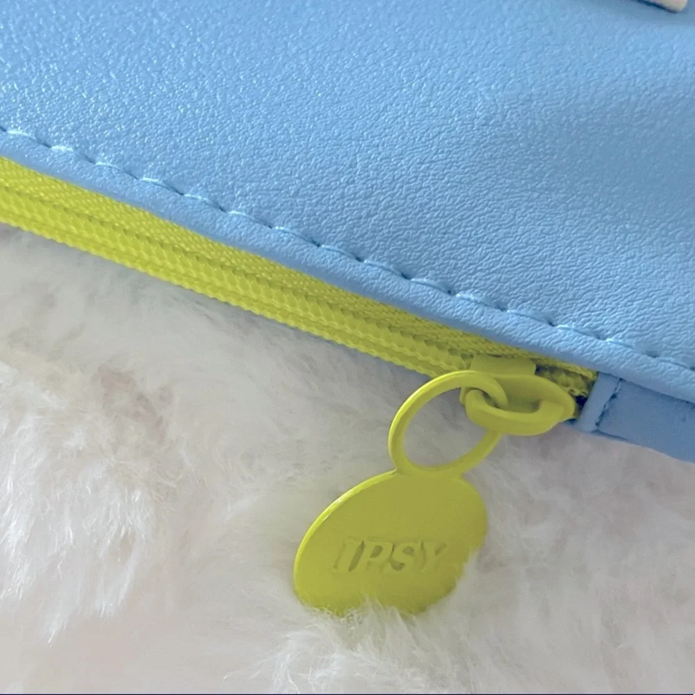 Ipsy Blue Intention ‘Power Moves’ Glam Cosmetic Bag